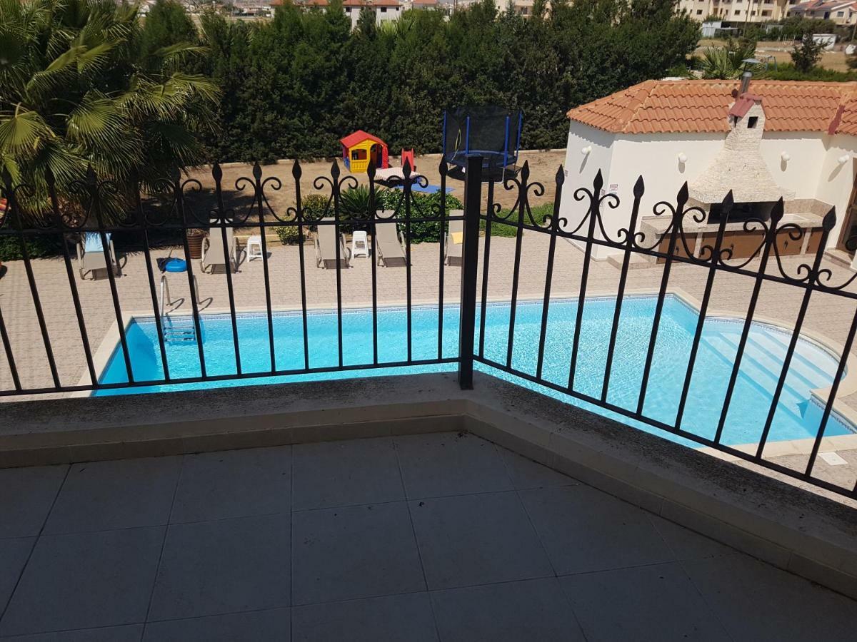 Larnaca Mansion Ideal For 3 Families Or More Exterior foto
